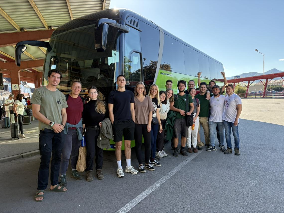 Busz és a haza tartó magyar és horvát csapat